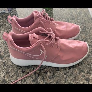 Pink Nike Roshe